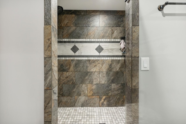 855 Sneed Blvd, Lafayette, TN 37083 - full bathroom featuring tiled shower
