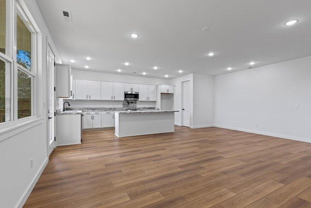 3313 Parker Ln, Chattanooga, TN 37419 - kitchen featuring stainless steel microwave, a sink, light wood-style flooring, recessed lighting, and baseboards