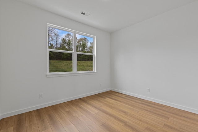 3313 Parker Ln, Chattanooga, TN 37419 - unfurnished room featuring light wood finished floors and baseboards