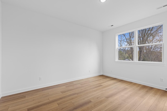 3313 Parker Ln, Chattanooga, TN 37419 - empty room featuring light wood-style flooring, baseboards, and recessed lighting