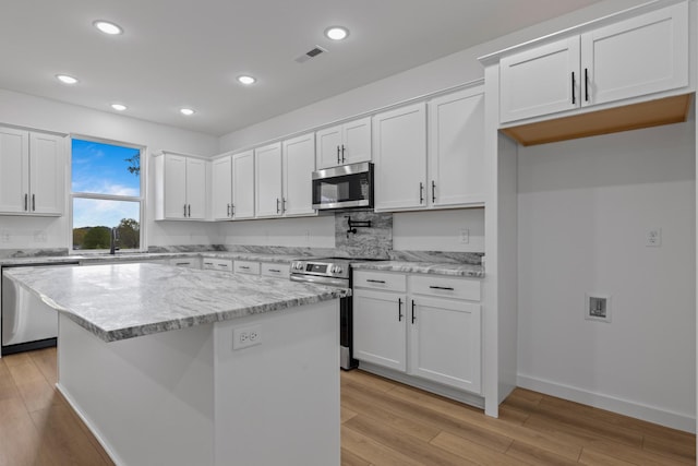 3313 Parker Ln, Chattanooga, TN 37419 - kitchen featuring stainless steel appliances, light wood-style floors, a sink, white cabinetry, and recessed lighting