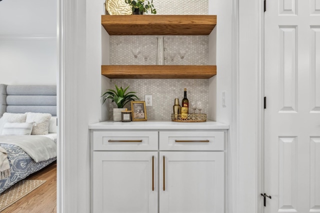 1207 Mullberry Ct, Murfreesboro, TN 37130 - bar with light wood finished floors and decorative backsplash