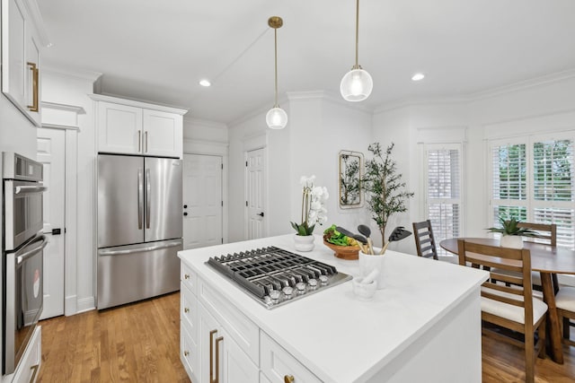 1207 Mullberry Ct, Murfreesboro, TN 37130 - kitchen featuring light wood finished floors, crown molding, stainless steel appliances, and recessed lighting
