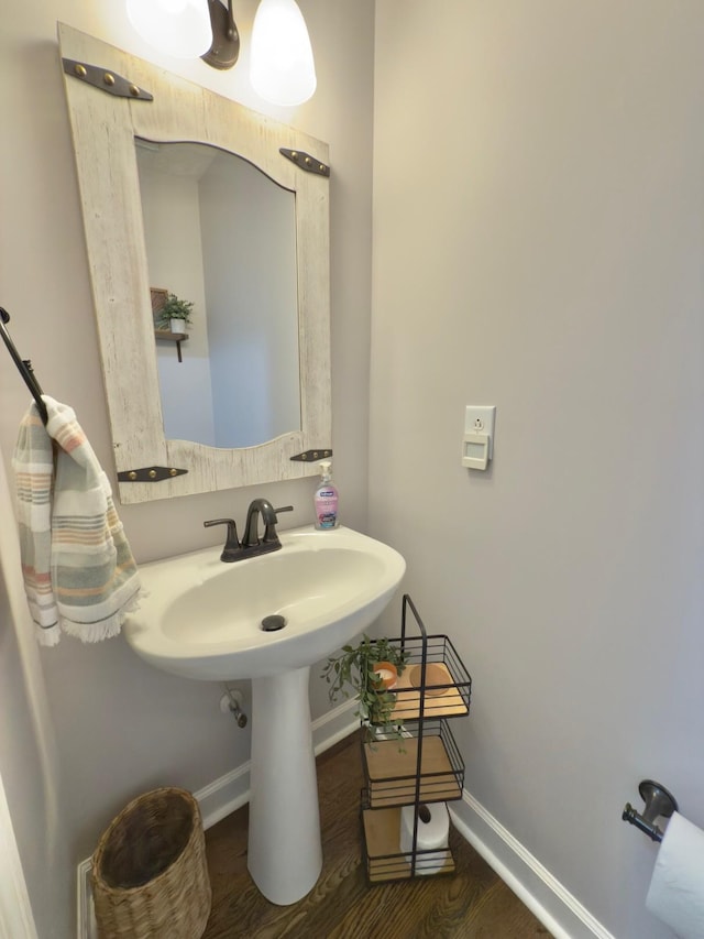 bathroom with baseboards