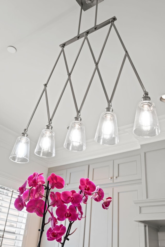 room details with ornamental molding