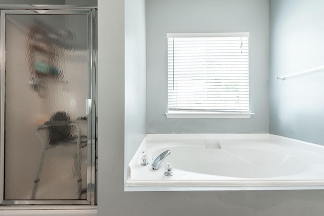 1040 Mansker Farm Blvd, Hendersonville, TN 37075 - bathroom featuring a shower stall and a garden tub