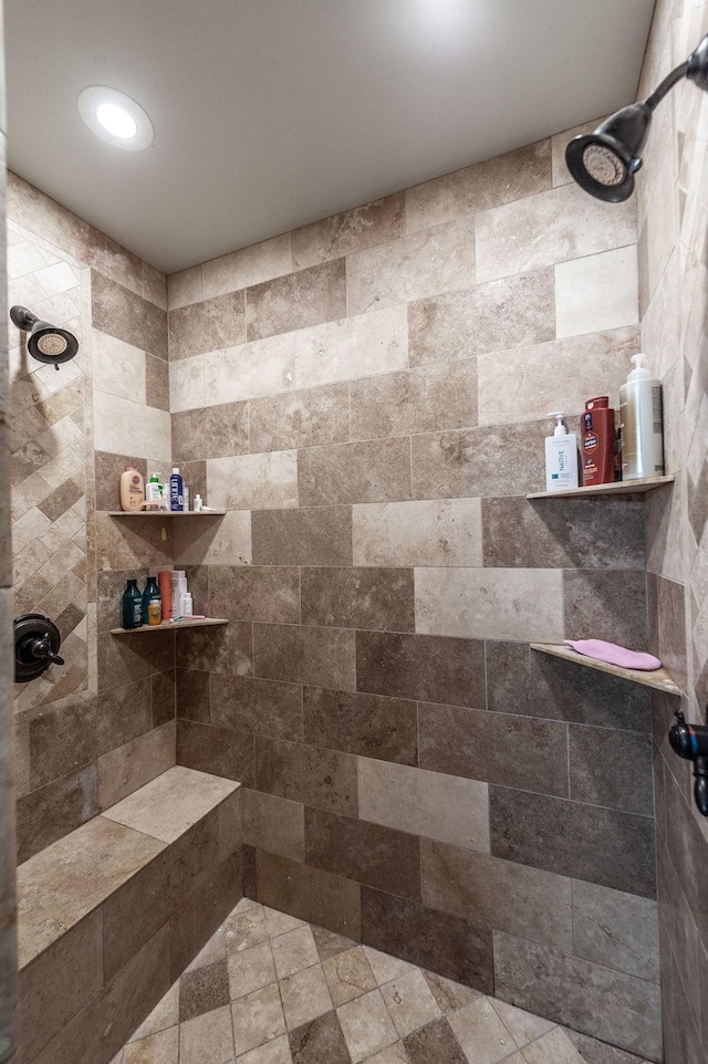 1040 Mansker Farm Blvd, Hendersonville, TN 37075 - bathroom with tiled shower