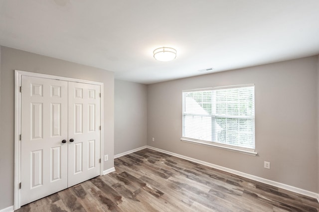1040 Mansker Farm Blvd, Hendersonville, TN 37075 - unfurnished bedroom with wood finished floors, baseboards, and a closet