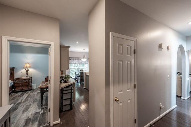 1040 Mansker Farm Blvd, Hendersonville, TN 37075 - hallway featuring arched walkways, dark wood finished floors, baseboards, and recessed lighting