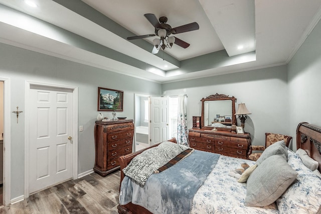 1040 Mansker Farm Blvd, Hendersonville, TN 37075 - bedroom featuring wood finished floors, a raised ceiling, crown molding, baseboards, and recessed lighting