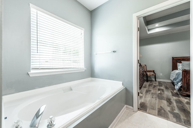 1040 Mansker Farm Blvd, Hendersonville, TN 37075 - ensuite bathroom with a garden tub, plenty of natural light, and baseboards