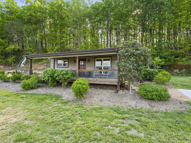 view of front of home featuring a porch and a front lawn