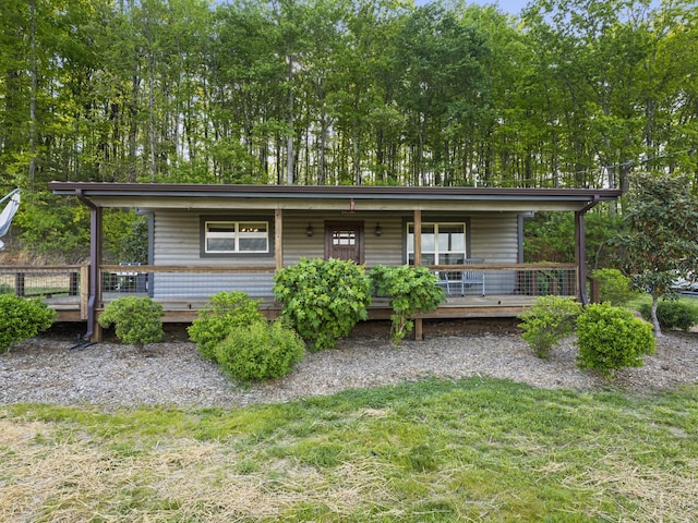 view of front of home featuring a front lawn and a porch