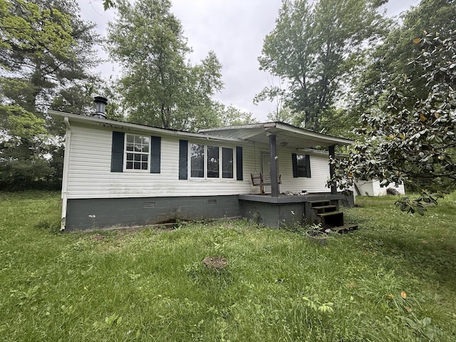 view of front facade featuring a front yard, a porch, and crawl space
