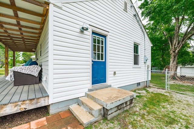 709 Ann Ave, Gallatin, TN 37066 - entrance to property with a wooden deck, fence, and crawl space