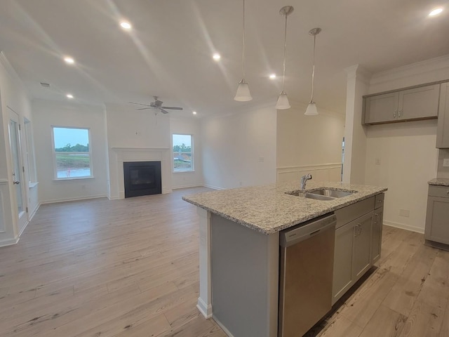 kitchen featuring a sink, crown molding, gray cabinets, stainless steel dishwasher, and ceiling fan