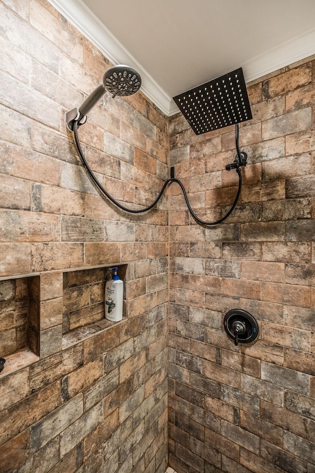 bathroom featuring crown molding and tiled shower