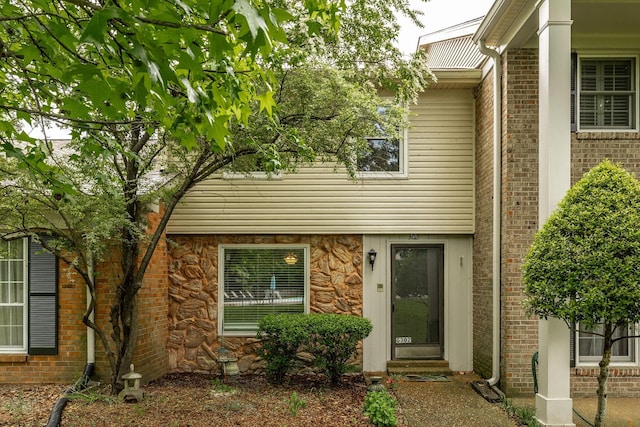 view of front facade with brick siding