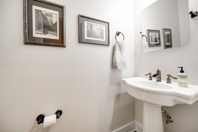 150 Raulston Falls Rd, Jasper, TN 37347 - bathroom featuring baseboards