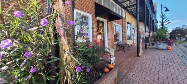 1008 Wc Pickett, Clifton, TN 38425