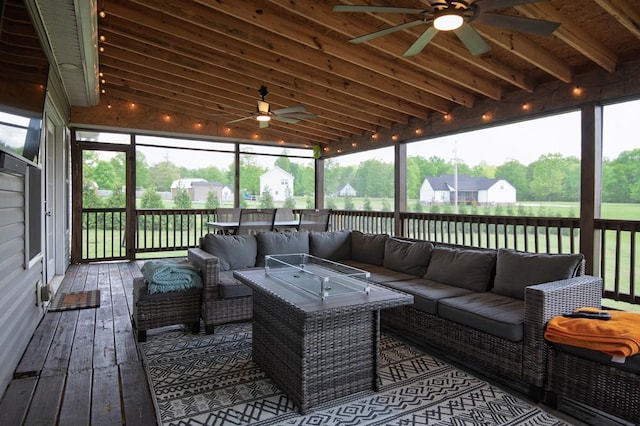 sunroom featuring an outdoor hangout area and ceiling fan