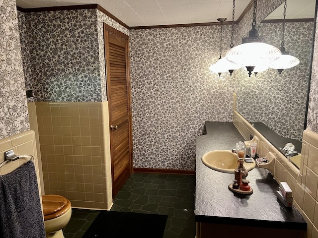 bathroom featuring wallpapered walls, toilet, tile patterned flooring, and ornamental molding