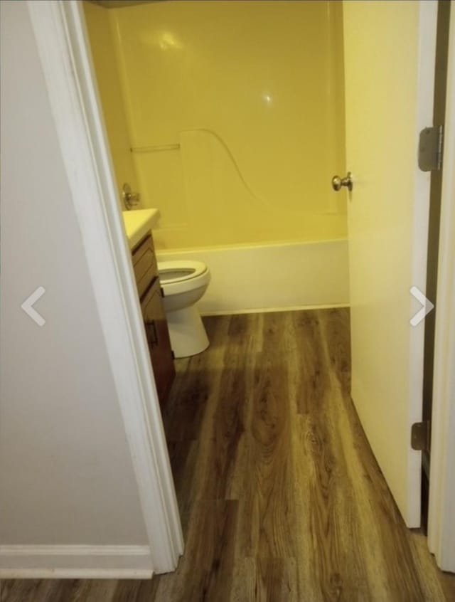 365 Peabody Dr, Clarksville, TN 37042 - full bathroom with vanity, toilet, bathtub / shower combination, and wood finished floors