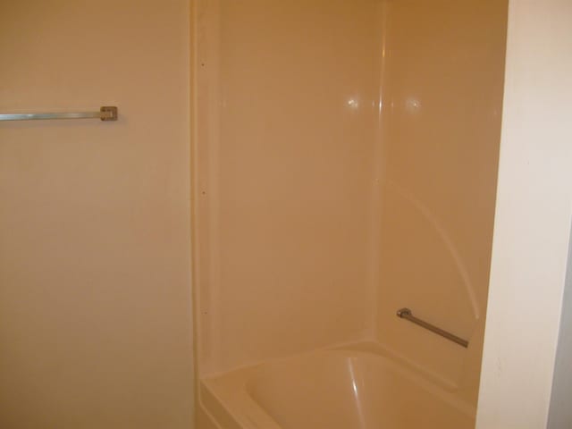 224 Gaines Cir, Estill Springs, TN 37330 - view of full bathroom