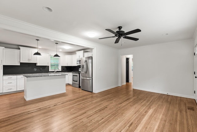 3103 Lakeland Dr, Nashville, TN 37214 - kitchen with stainless steel appliances, crown molding, ceiling fan, backsplash, and light wood-style floors