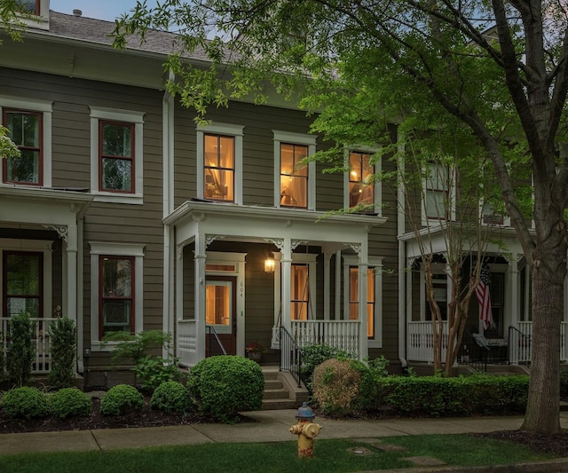 view of front of property featuring a porch