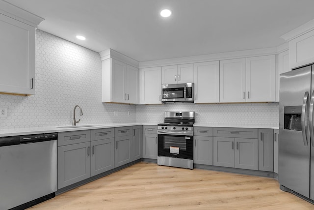 4048 Lancashire Dr, Antioch, TN 37013 - kitchen featuring stainless steel appliances, a sink, gray cabinets, and light countertops
