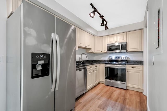 738 Mcpherson Dr, Nashville, TN 37221 - photo 9