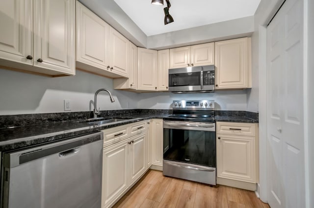 738 Mcpherson Dr, Nashville, TN 37221 - photo 10