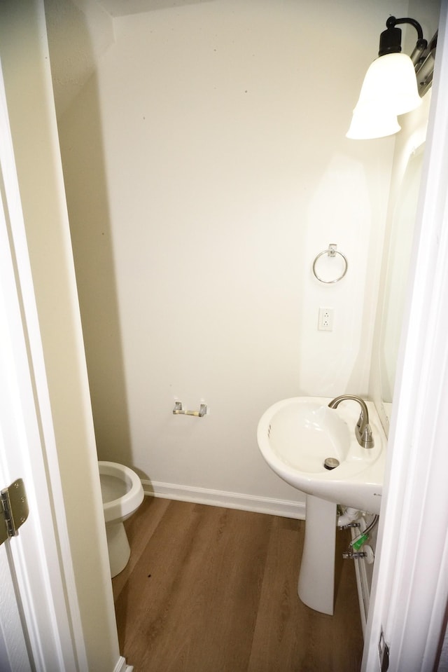 301 Arapaho Dr, Murfreesboro, TN 37128 - bathroom featuring wood finished floors, toilet, and baseboards
