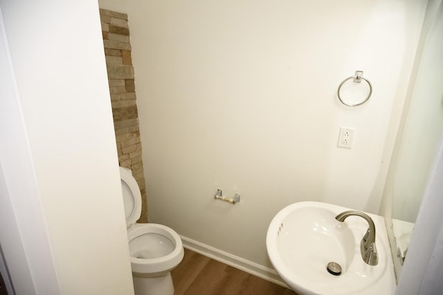 301 Arapaho Dr, Murfreesboro, TN 37128 - bathroom with a sink, toilet, wood finished floors, and baseboards