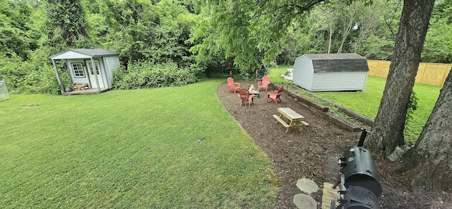 429 E Castle St, Murfreesboro, TN 37130 - view of yard featuring an outdoor structure, fence, and a storage unit