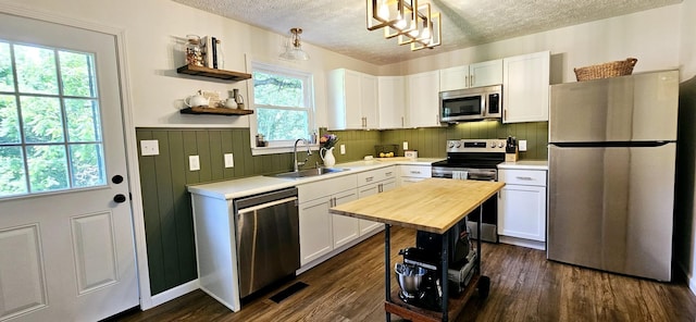 429 E Castle St, Murfreesboro, TN 37130 - kitchen featuring a textured ceiling, stainless steel appliances, white cabinets, and a sink