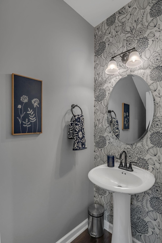 1803 Villa Cir, Lebanon, TN 37090 - bathroom featuring wallpapered walls and baseboards