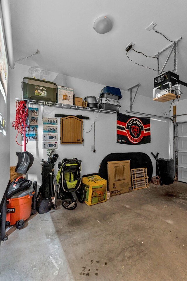1803 Villa Cir, Lebanon, TN 37090 - garage with a garage door opener