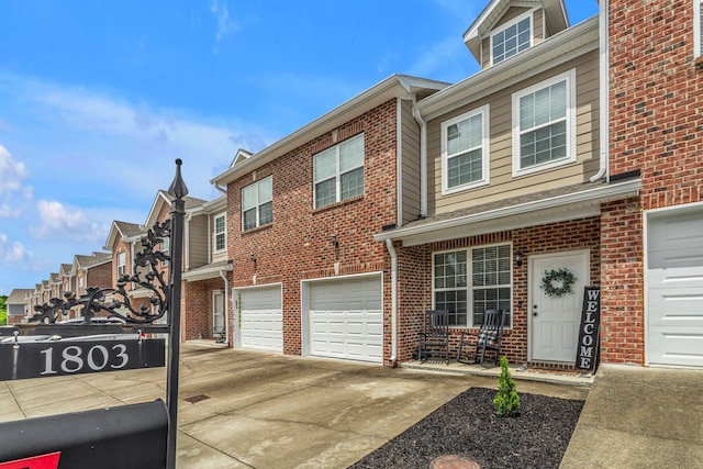 1803 Villa Cir, Lebanon, TN 37090 - townhome / multi-family property with brick siding, driveway, and a garage