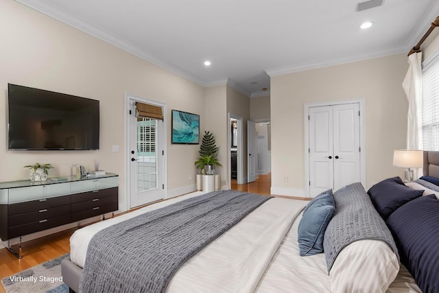 bedroom featuring recessed lighting, a closet, light wood-style flooring, and crown molding
