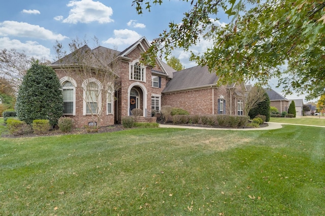 2808 Wynthrope Hall Dr N, Murfreesboro, TN 37129 - view of front of house featuring a front yard, roof with shingles, and brick siding