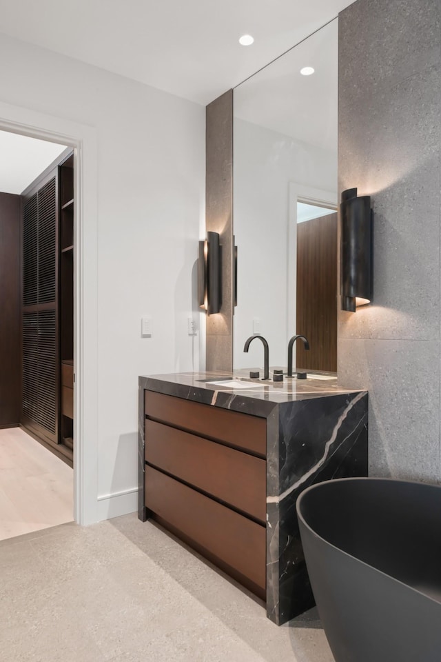 1616 W End Ave Unit 3202, Nashville, TN 37203 - full bath featuring a soaking tub, baseboards, vanity, and recessed lighting