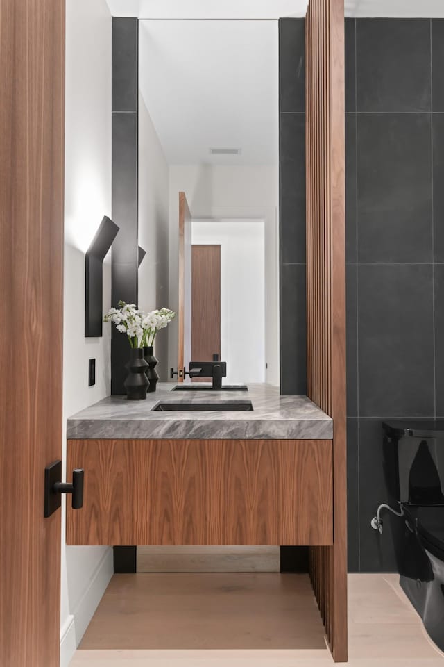 1616 W End Ave Unit 3202, Nashville, TN 37203 - bathroom with vanity, visible vents, and wood finished floors