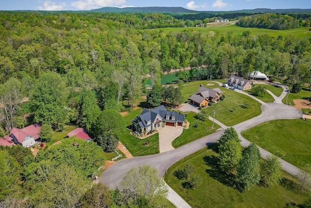 birds eye view of property featuring a forest view