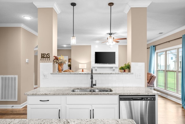 kitchen with a sink, wood finished floors, visible vents, dishwasher, and a ceiling fan