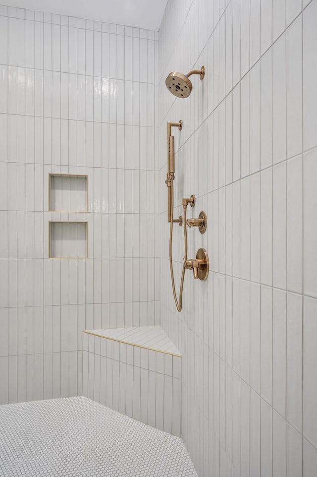 bathroom featuring a tile shower