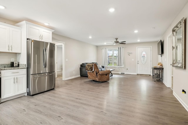 living room featuring recessed lighting, light wood-style flooring, baseboards, and ceiling fan
