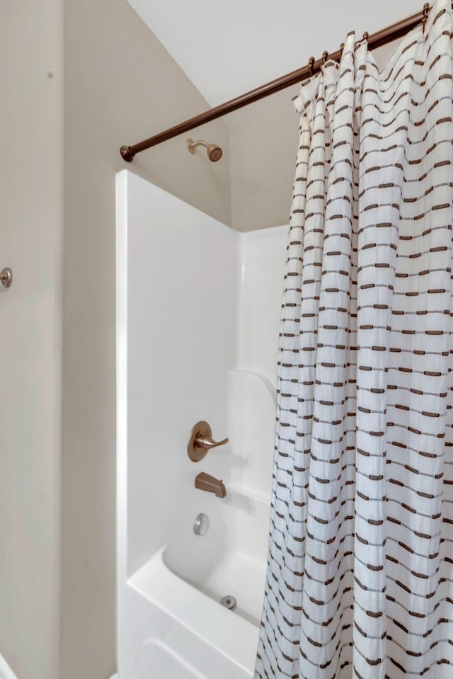 127 Cobblestone Place Dr, Goodlettsville, TN 37072 - bathroom featuring shower / tub combo
