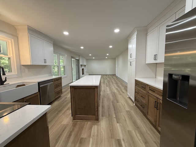 305 Twelve Oaks Rd, Tullahoma, TN 37388 - kitchen with appliances with stainless steel finishes, light wood-type flooring, a center island, a sink, and recessed lighting